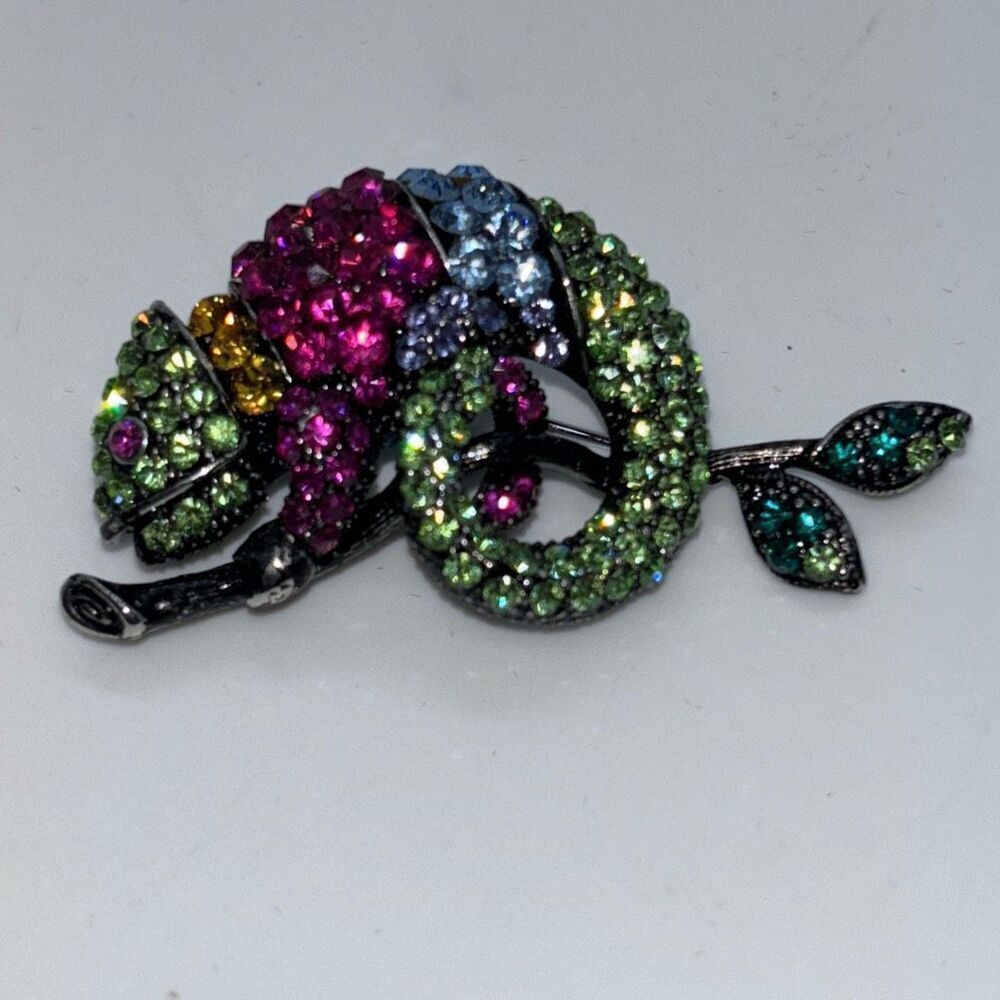 Vintage OPC KR signed iguana pin/pendant crystal rainbow lizard necklace